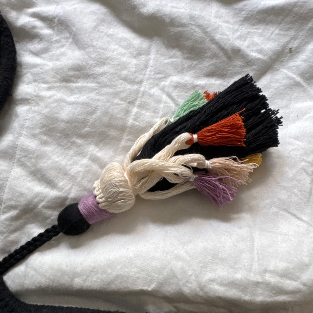 Stella‎ & Dot black and white boho striped beach shoulder bag with tassel. - Picture 3 of 5